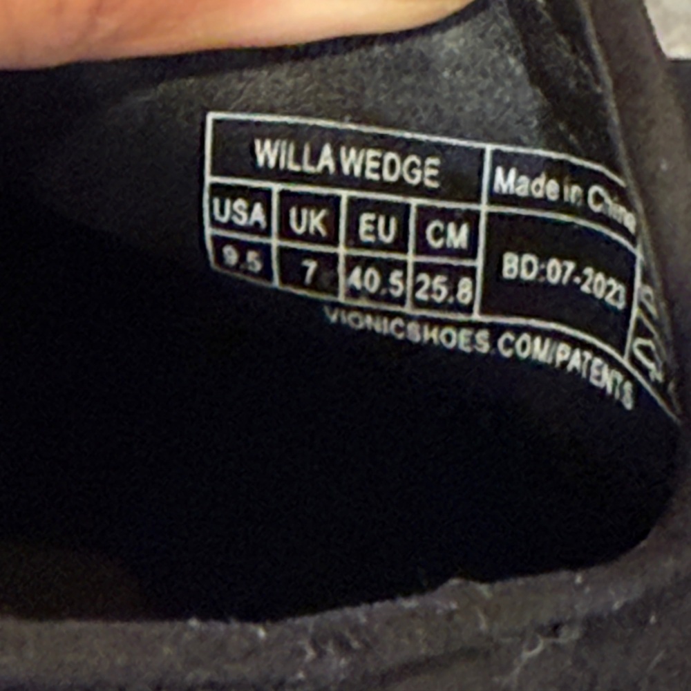 VIONIC Willa Water repellant black wedges- Size 9.5 - Picture 8 of 8